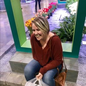 Meet your Posher, Crystal